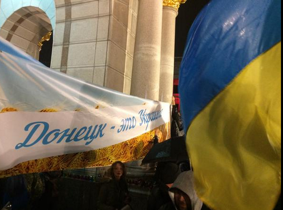 В Киеве митингуют жители Луганской и Донецкой областей: фото акции