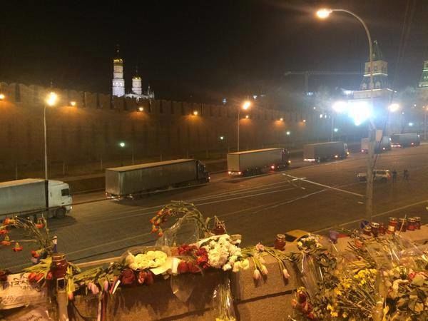 Соцмережі розбурхані появою колони фур під стінами Кремля: фотофакт