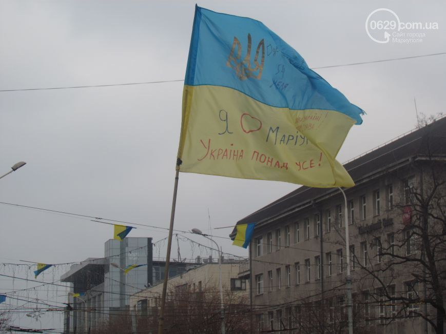 Жители Мариуполя создали живую цепь для защиты города от оккупантов