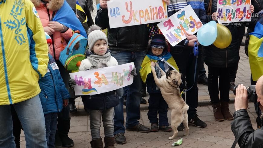 Жители Мариуполя создали живую цепь для защиты города от оккупантов