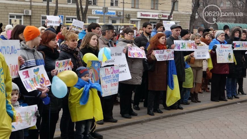 Жители Мариуполя создали живую цепь для защиты города от оккупантов