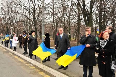 Жители Мариуполя создали живую цепь для защиты города от оккупантов