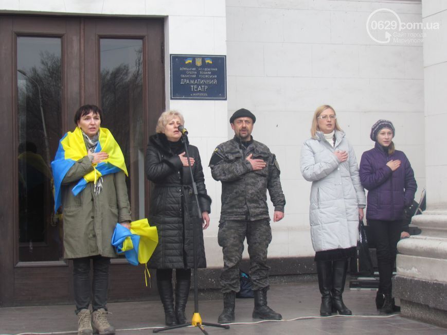 Жители Мариуполя создали живую цепь для защиты города от оккупантов