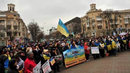 Жители Мариуполя создали живую цепь для защиты города от оккупантов