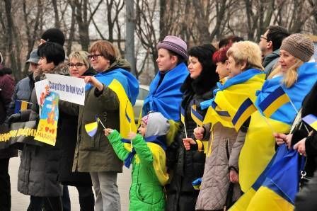 Жители Мариуполя создали живую цепь для защиты города от оккупантов