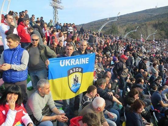 Болельщики Грузии на матче с Россией эффектно поддержали Украину