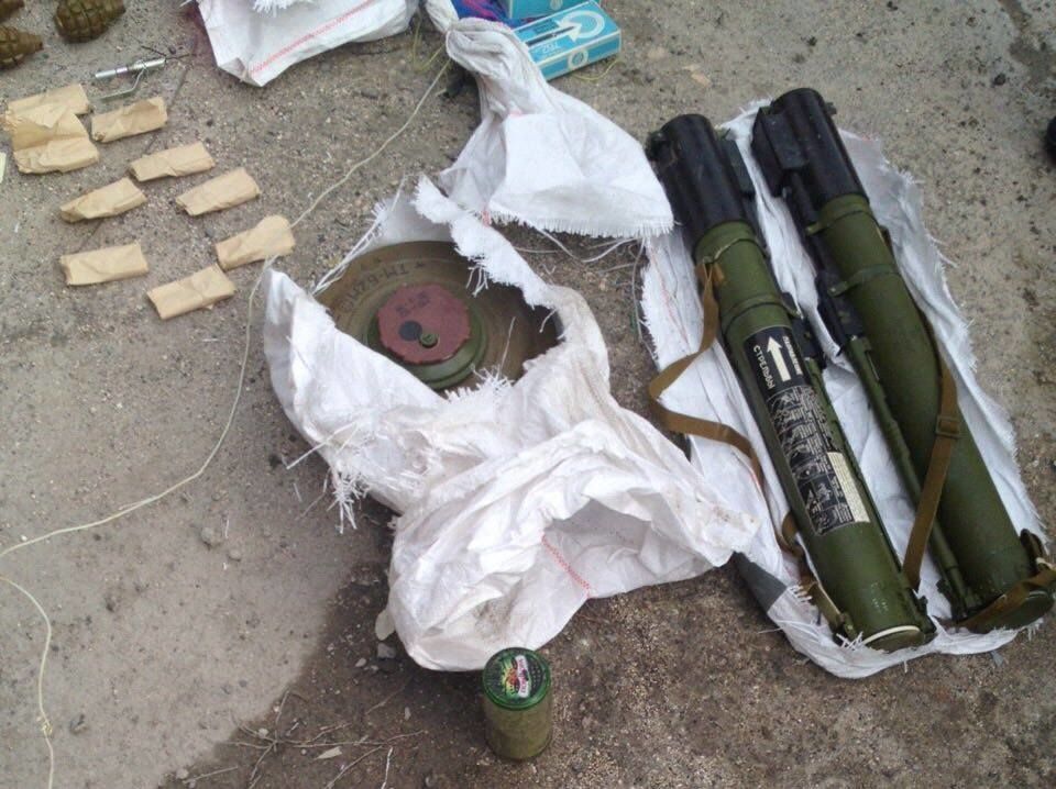 СБУ нашла близ Артемовска крупный тайник с оружием и взрывчаткой