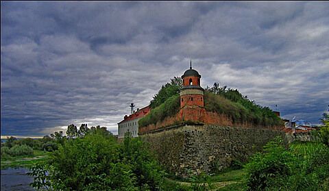 Куда поехать весной: 10 красивейших замков Украины