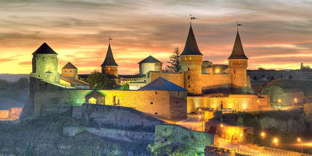 Куда поехать весной: 10 красивейших замков Украины