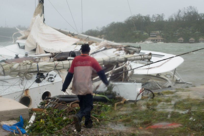 Циклон "Пэм" полностью разрушил столицу Вануату: опубликованы фото и видео
