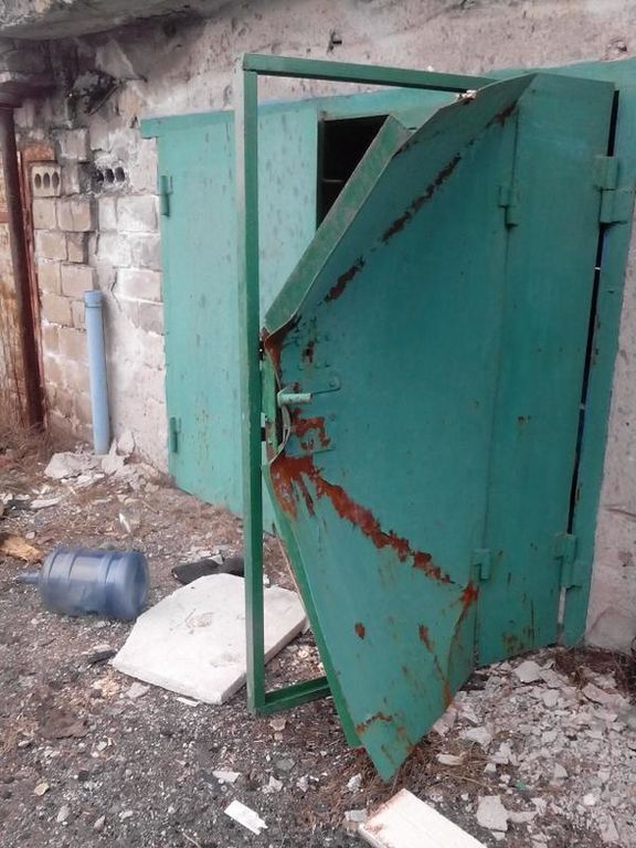 В окупованому Донецьку мародери масово грабують гаражі: фотофакт