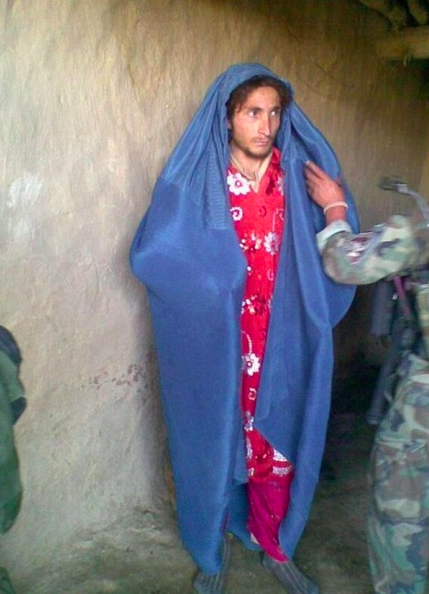 Боевики ИГИЛ переодеваются в женщин и бегут из Северного Ирака