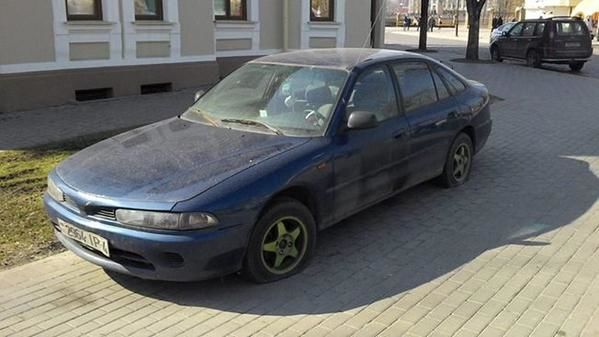 У Білорусі пробили колеса авто з російським прапором