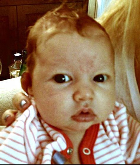 Звезды и их новорожденные малыши: трогательные фото