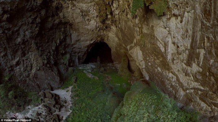 Репортаж из бездны: прогулка по крупнейшей пещере в мире