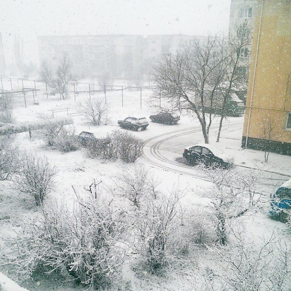 Снежная буря оставила без света почти 20 тысяч крымчан