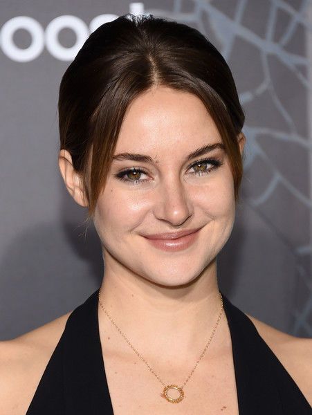 Премьера "Инсургента" прошла под знаком откровенных декольте