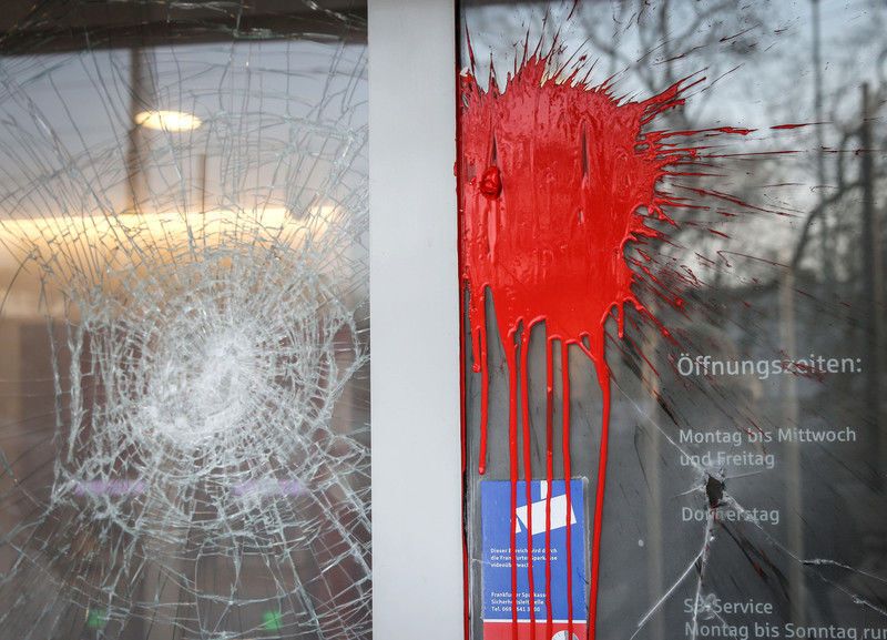 Протесты во Франкфурте: ранены 88 полицейских