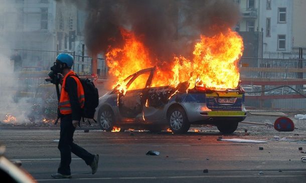 Протести у Франкфурті-на-Майні: сотні активістів палять машини