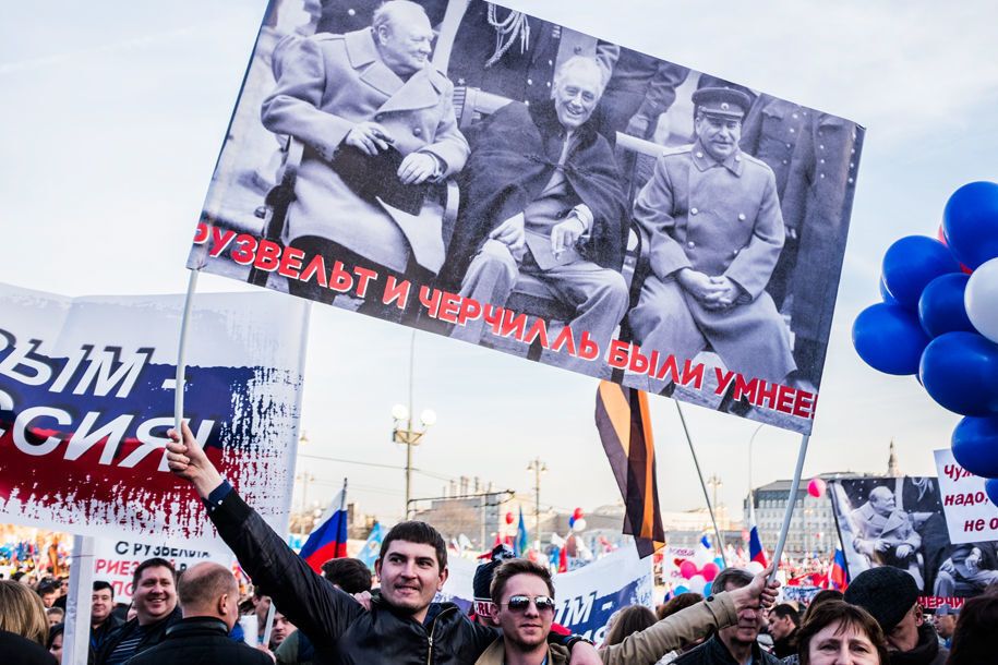 Место убийства Немцова стало кремлевским шабашем празднования оккупации Крыма: фото