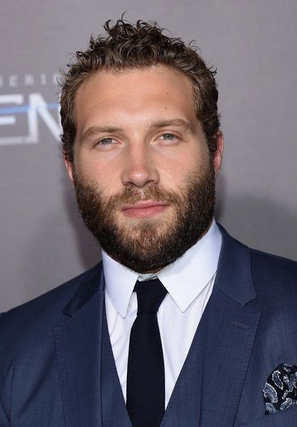 Премьера "Инсургента" прошла под знаком откровенных декольте