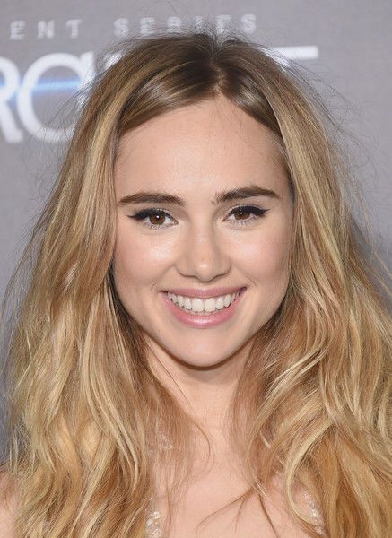 Премьера "Инсургента" прошла под знаком откровенных декольте