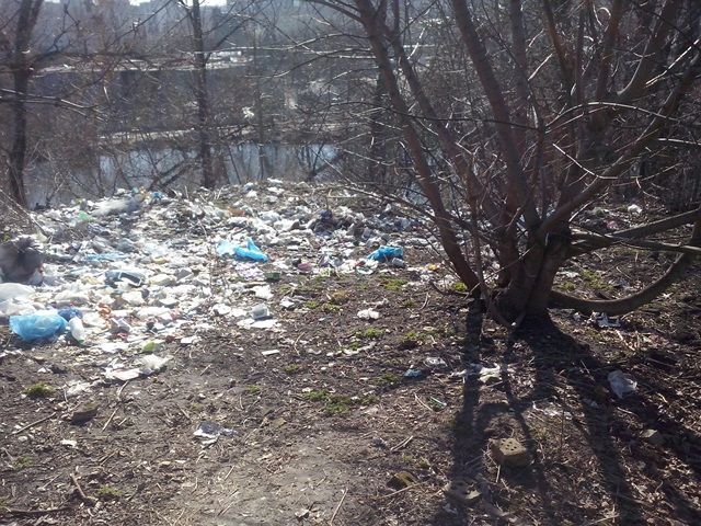 Центр Киева превратили в масштабную мусорную свалку