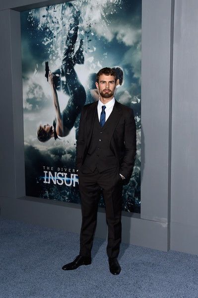 Премьера "Инсургента" прошла под знаком откровенных декольте