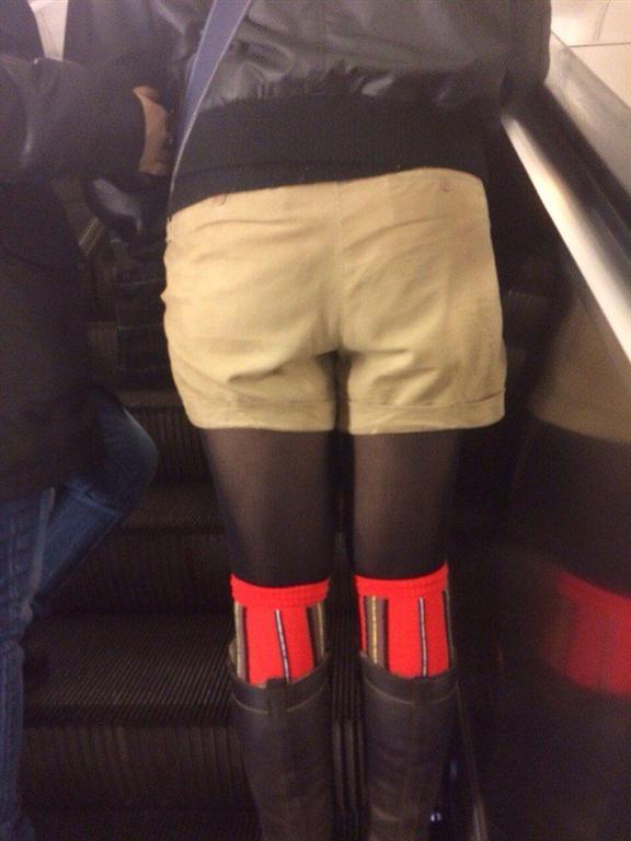 Отчаянные модники петербургского метро: как одеваются в культурной столице России