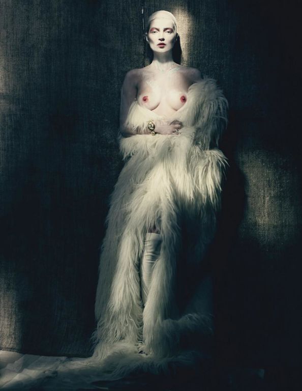 Другая Кейт Мосс: неожиданная топлес-фотосессия 41-летней модели