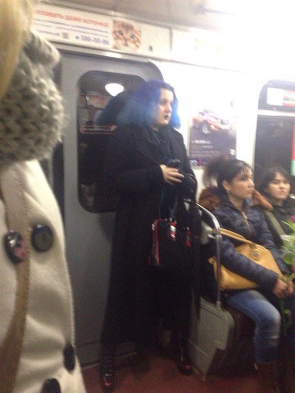 Отчаянные модники петербургского метро: как одеваются в культурной столице России