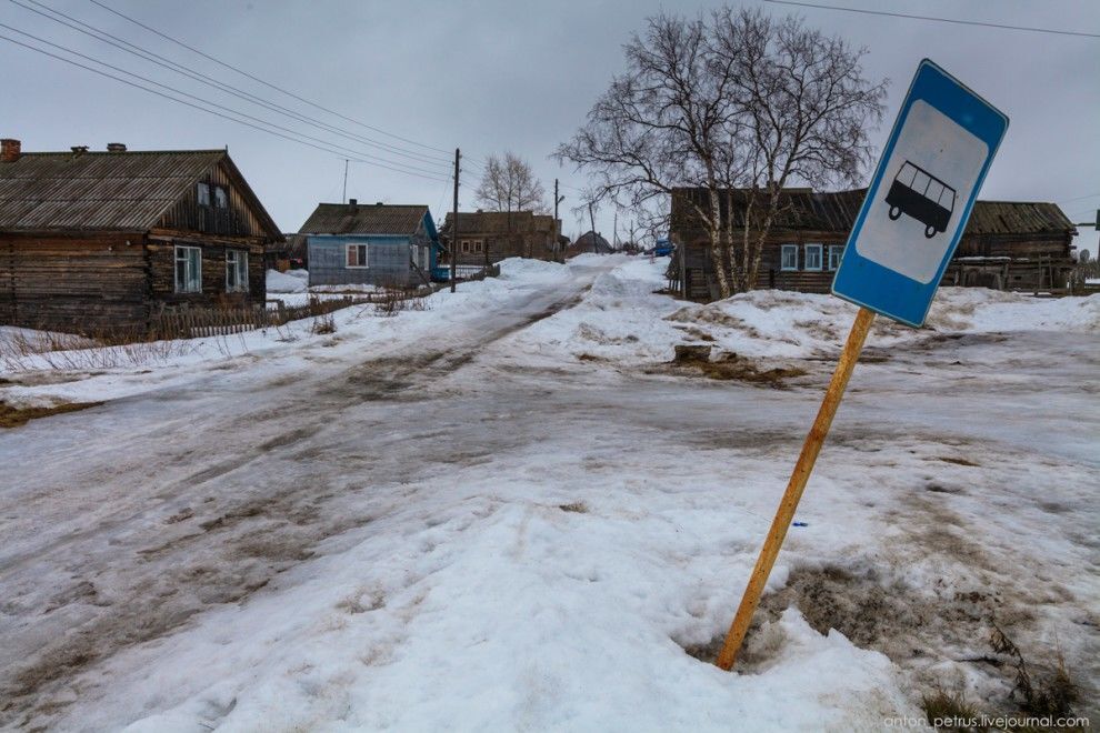 Застывшая жизнь на краю земли в деревне, которая вымирает