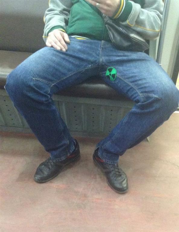 Отчаянные модники петербургского метро: как одеваются в культурной столице России