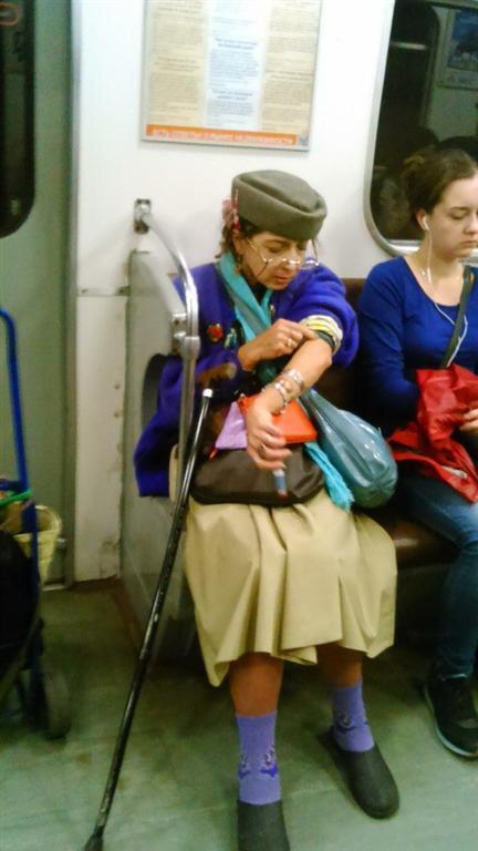 Отчаянные модники петербургского метро: как одеваются в культурной столице России