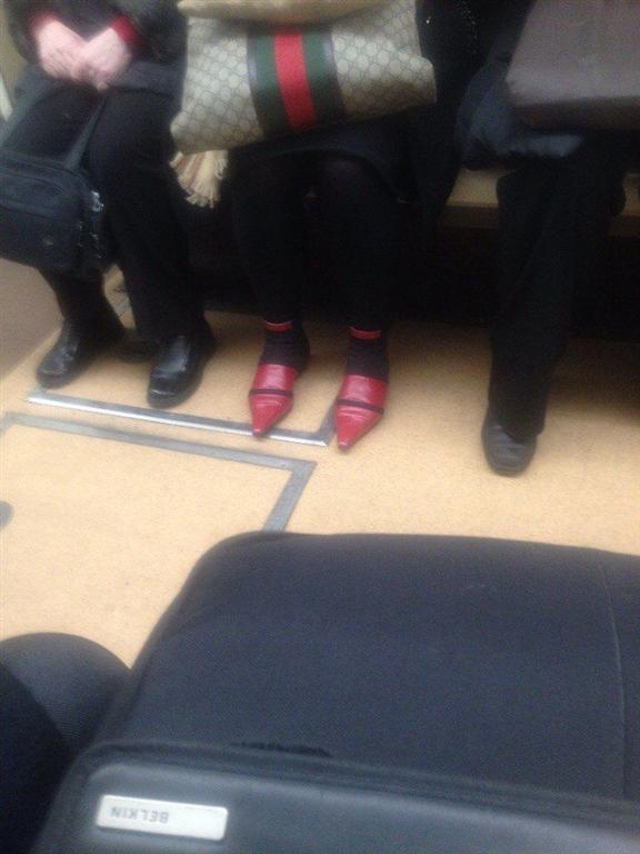 Отчаянные модники петербургского метро: как одеваются в культурной столице России