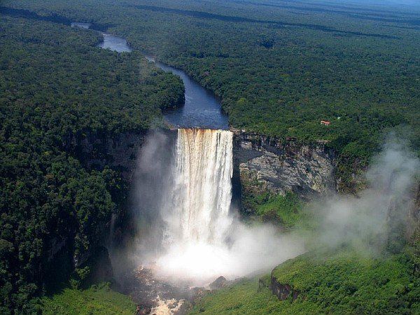 10 самых красивых водопадов мира: захватывающие дух фотографии