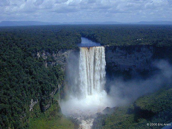 10 самых красивых водопадов мира: захватывающие дух фотографии