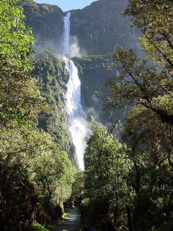 10 самых красивых водопадов мира: захватывающие дух фотографии