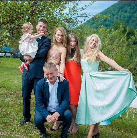 Ольга Фреймут поделилась фотографиями со свадьбы брата 