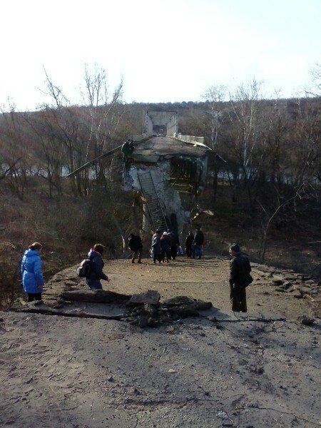 Опубліковано фото масштабного руйнування мосту у Станиці після вибуху