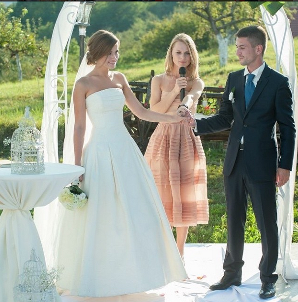 Ольга Фреймут поделилась фотографиями со свадьбы брата 