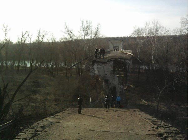 Опубликованы фото масштабного разрушения моста в Станице после взрыва
