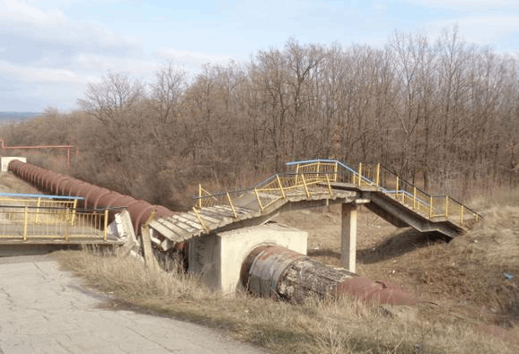 Типичный мост после прихода "русского мира" в Горловку: фотофакт