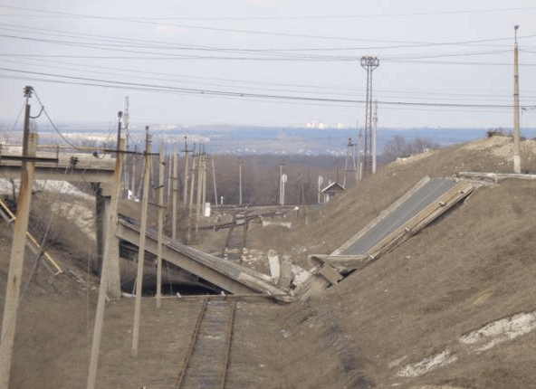 Типичный мост после прихода "русского мира" в Горловку: фотофакт