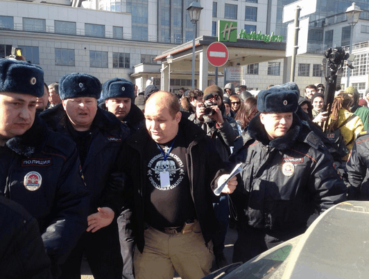 "Nazi fuck off!" В Петербурге задержали протестующих против форума националистов: фотофакт