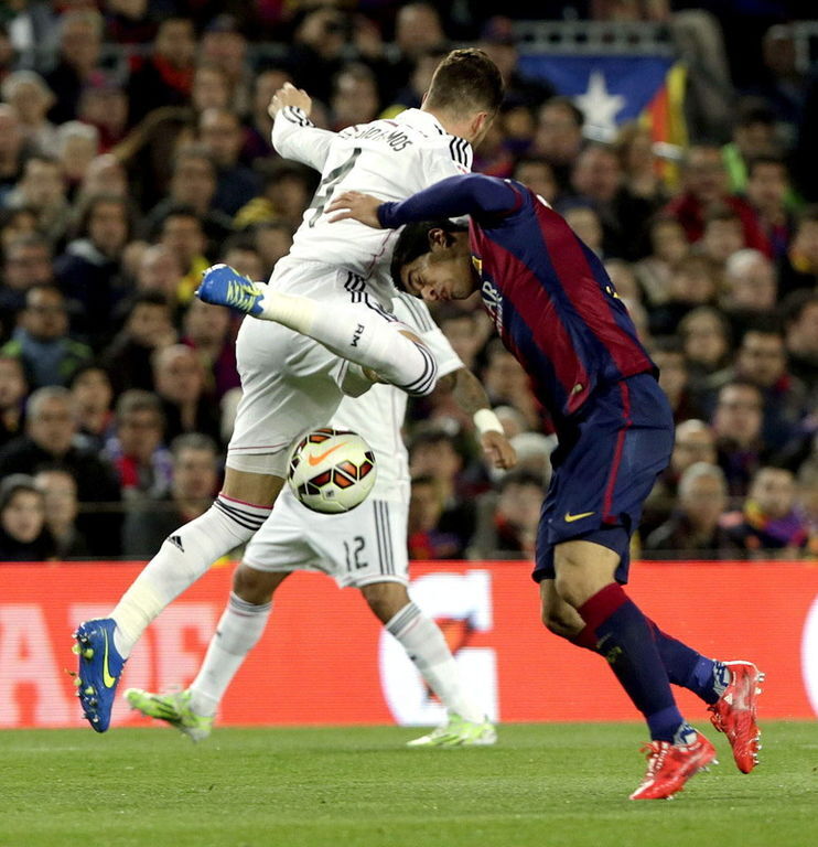 "Барселона" обыграла "Реал" в невероятном "Эль-классико": фото и видео
