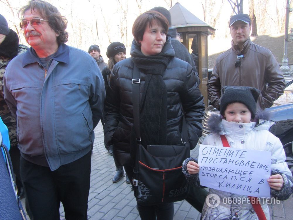 "Прессуй граждан, чтобы террористы боялись!" Беженцы из Донбасса пикетировали Кабмин