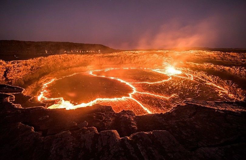 Чешский фотограф сделал ошеломляющие снимки кипящего лавового озера