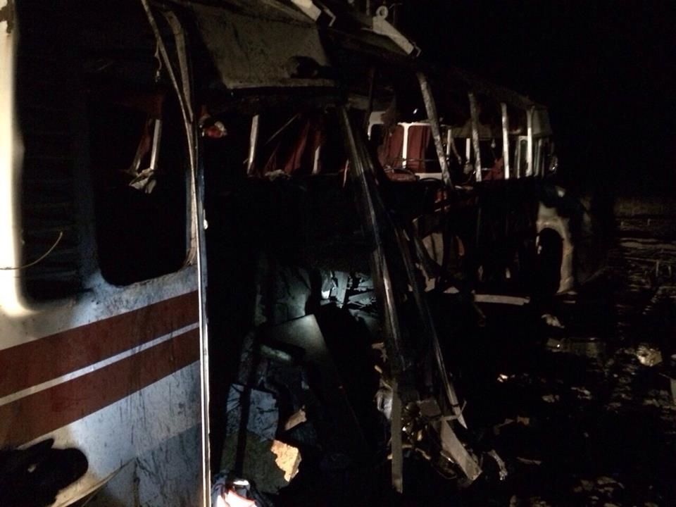Стали известны подробности подрыва автобуса под Артемовском: фото и видео с места трагедии