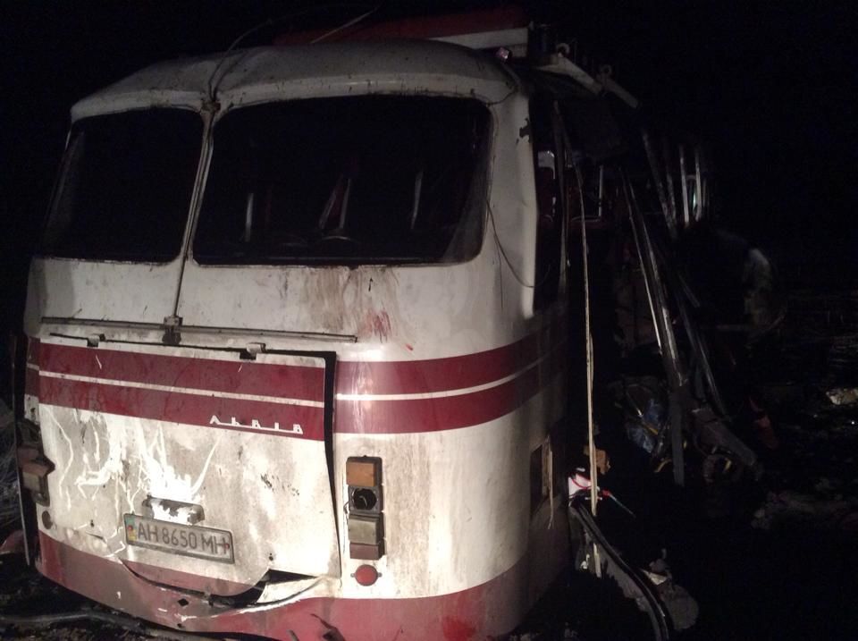 Стали известны подробности подрыва автобуса под Артемовском: фото и видео с места трагедии